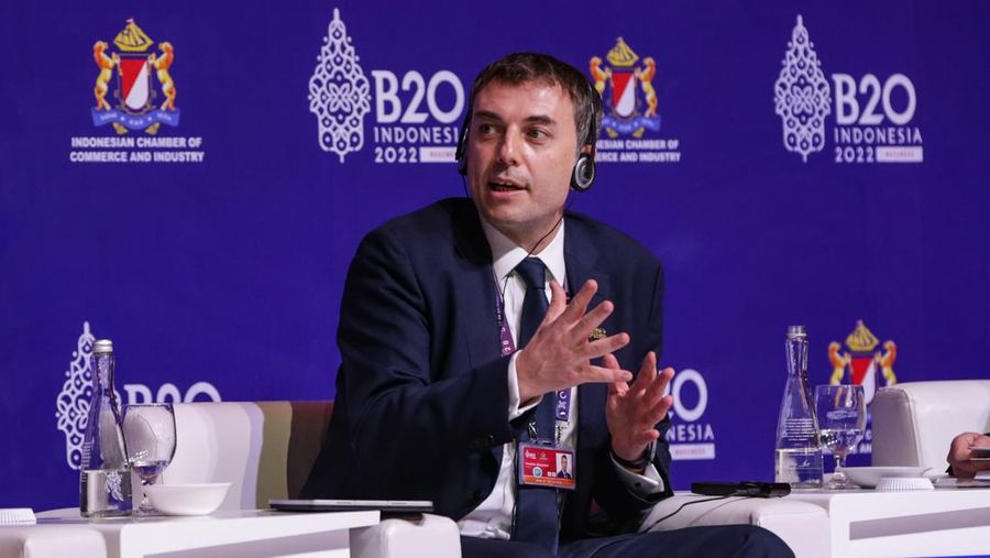 Presiden Direktur PT HM Sampoerna Tbk. Vassilis Gkatzelis turut hadir dalam Konferensi Tingkat Tinggi B20 (B20 Summit) Indonesia di Bali, Minggu (13/11/2022). Bersama para panelis lainnya, Vassilis menyampaikan pandangannya pada sesi “Membangun Ketahanan Rantai Pasok Nasional dan Regional untuk Mencegah Disrupsi Perdagangan” dengan penekanan pada pentingnya inklusivitas UMKM dalam rantai pasok global sebagai salah satu kontributor dalam perekonomian. (Ist)