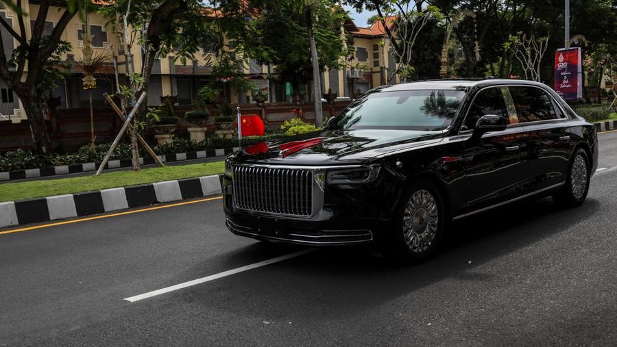 Deretan pesawat tamu negara mulai memenuhi aprone bandara I Gusti Ngurah Rai, Badung, Bali, Selasa (14/11/2022). Sejumlah tamu undangan mulai berdatangan ke Bali menjelang pelaksanaan Konferensi Tingkat Tinggi (KTT) G20.   (վ/Tri Susilo)