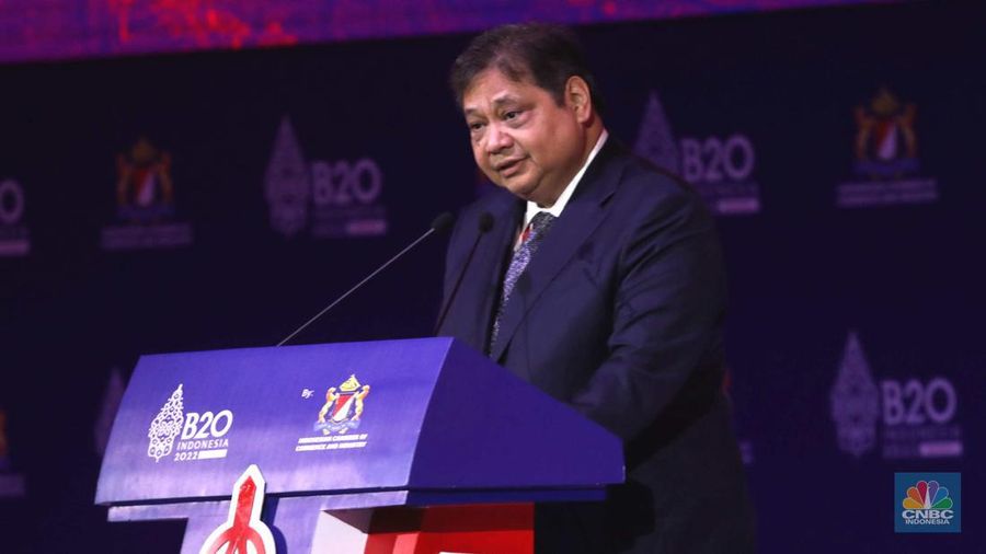 Airlangga Hartarto dalam acara B20 Summit di Nusa Dua Bali, Selasa (14/11/2022). (CNBC Indonesia/Tri Susilo)