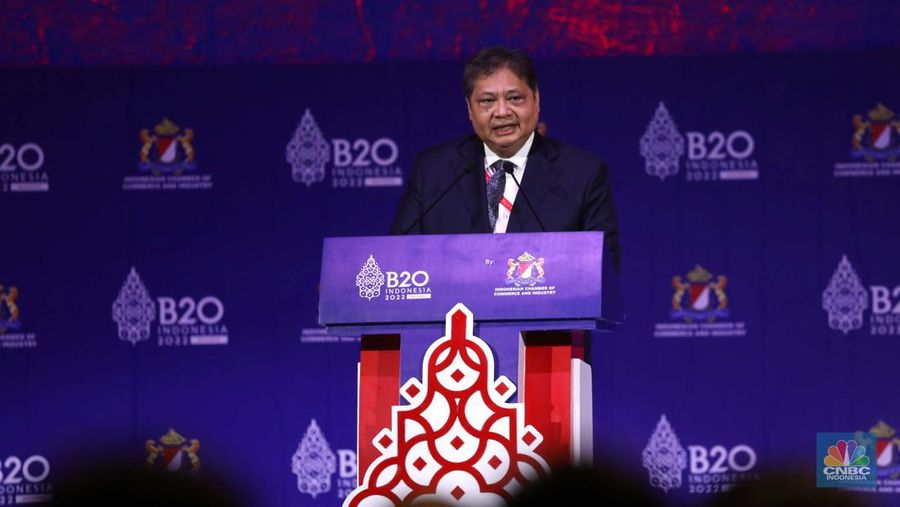 Airlangga Hartarto dalam acara B20 Summit di Nusa Dua Bali, Selasa (14/11/2022). (CNBC Indonesia/Tri Susilo)