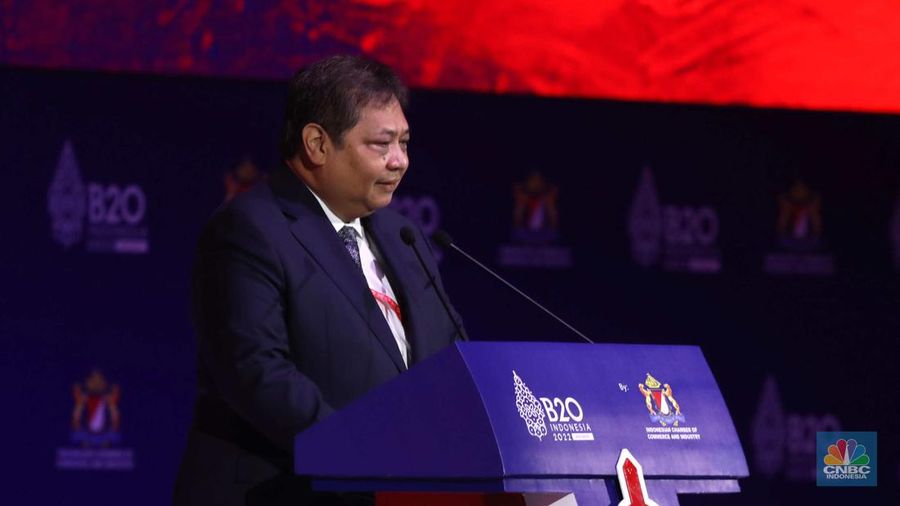 Airlangga Hartarto dalam acara B20 Summit di Nusa Dua Bali, Selasa (14/11/2022). (CNBC Indonesia/Tri Susilo)