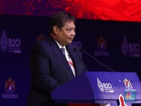 Airlangga: Pemerintah Dorong TKDN di Infrastruktur Listrik