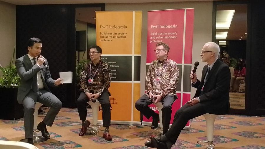 Diskusi PwC dalam B20 Summit Indonesia 2022.
