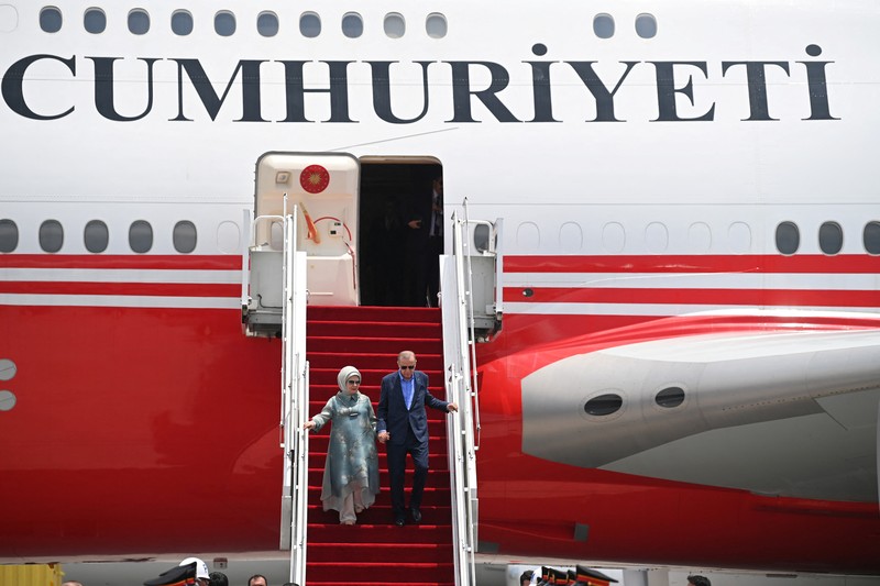 G20-SUMMIT/ Turkish President Recep Tayyip Erdogan with his wife Emine Erdogan walks out of the presidential plane upon arrival at Gusti Ngurah Rai Airport, Bali, Indonesia November 14, 2022. M Risyal Hidayat/G20 Media Center/Handout via REUTERS THIS IMAGE HAS BEEN SUPPLIED BY A THIRD PARTY. MANDATORY CREDIT.