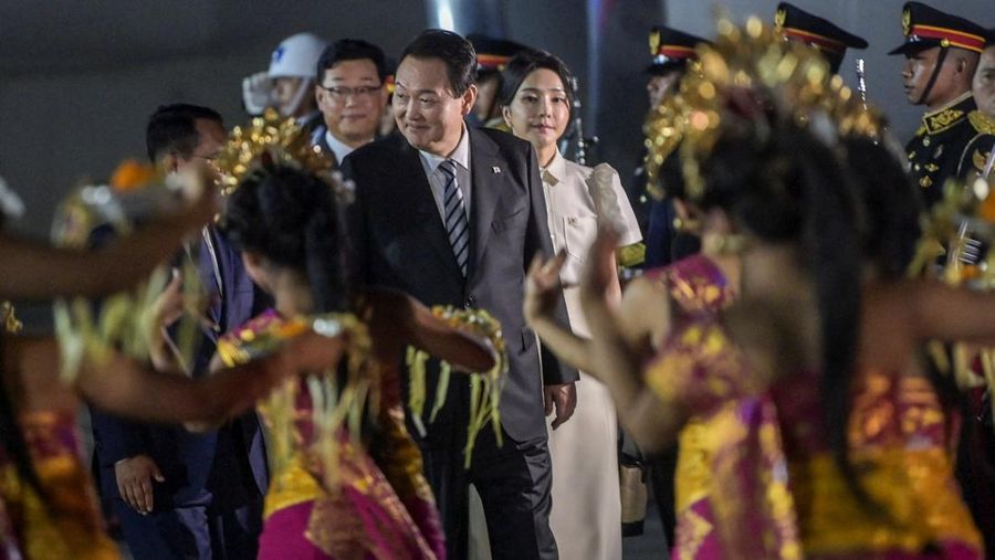 South Korea's President Yoon Suk-yeol and his wife Kim Keon-hee arrive at Ngurah Rai International Airport ahead of the G20 Summit in Bali, Indonesia November 13, 2022. G20 Media Center/Handout via REUTERS THIS IMAGE HAS BEEN SUPPLIED BY A THIRD PARTY. MANDATORY CREDIT.