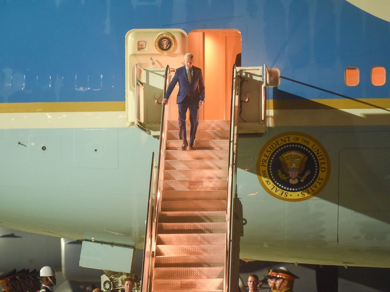 Presiden Amerika Serikat Joe Biden tiba di Bali pada Minggu, (13/11/2022) malam sekitar pukul 21.30 WITA. (Dok. Laman indonesia.go.id)