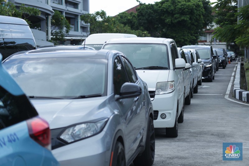 Kepadatan kendaraan terlihat di kawasan Nusa Dua, Bali, Selasa (14/11/2022). Pengamanan lalu lintas (lalin) di sekitar pusat kegiatan Konferensi Tingkat Tinggi (KTT) G20 di ITDC Nusa Dua, Bali, semakin ketat, Selasa (14/11/2022). Kepadatan kendaraan terlihat di kawasan Nusa Dua, Bali, Selasa (14/11/2022). Pengamanan lalu lintas (lalin) di sekitar pusat kegiatan Konferensi Tingkat Tinggi (KTT) G20 di ITDC Nusa Dua, Bali, semakin ketat, Selasa (14/11/2022). (CNBC Indonesia/Tri Susilo)