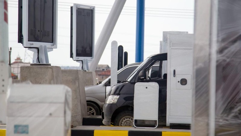 Menteri Pekerjaan Umum dan Perumahan Rakyat (PUPR) Basuki Hadimuljono meninjau progres pembangunan Jalan Tol Semarang - Demak Seksi 2 ruas Sayung-Demak sepanjang 16,31 km di Provinsi Jawa Tengah, Minggu (13/11/2022).  (Dok. Kementrian PUPR)