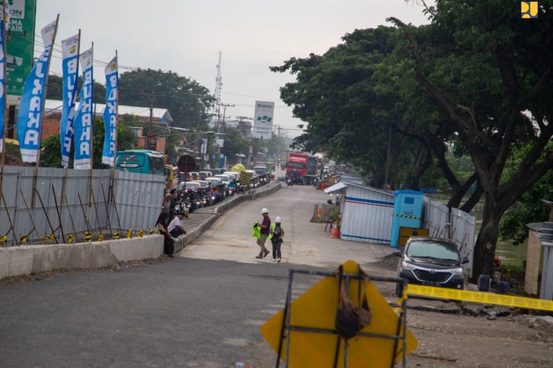 Menteri Pekerjaan Umum dan Perumahan Rakyat (PUPR) Basuki Hadimuljono meninjau progres pembangunan Jalan Tol Semarang - Demak Seksi 2 ruas Sayung-Demak sepanjang 16,31 km di Provinsi Jawa Tengah, Minggu (13/11/2022). Menteri Pekerjaan Umum dan Perumahan Rakyat (PUPR) Basuki Hadimuljono meninjau progres pembangunan Jalan Tol Semarang - Demak Seksi 2 ruas Sayung-Demak sepanjang 16,31 km di Provinsi Jawa Tengah, Minggu (13/11/2022). (Dok. Kementrian PUPR)