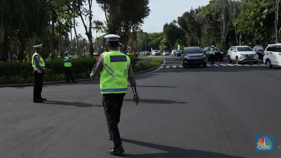 Pengamanan kawasan The Nusa Dua dan sejumlah titik lain di wilayah Bali terus diperketat untuk menjamin keamanan dan kelancaran pelaksanaan agenda pertemuan dalam rangkaian Presidensi G20 Indonesia. (CNBC Indonesia/Tri Susilo)