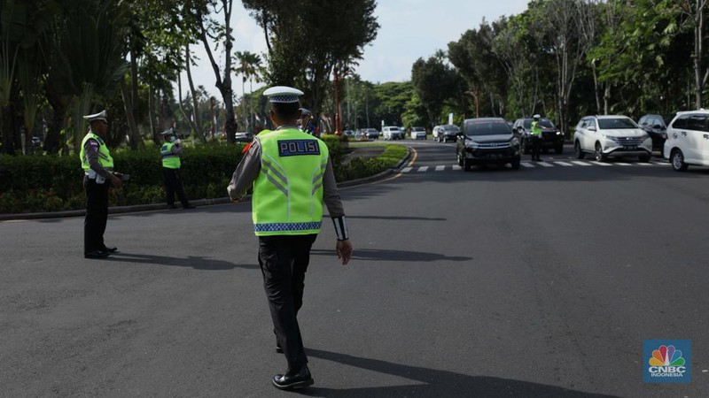 Pengamanan kawasan The Nusa Dua dan sejumlah titik lain di wilayah Bali terus diperketat untuk menjamin keamanan dan kelancaran pelaksanaan agenda pertemuan dalam rangkaian Presidensi G20 Indonesia. (CNBC Indonesia/Tri Susilo)