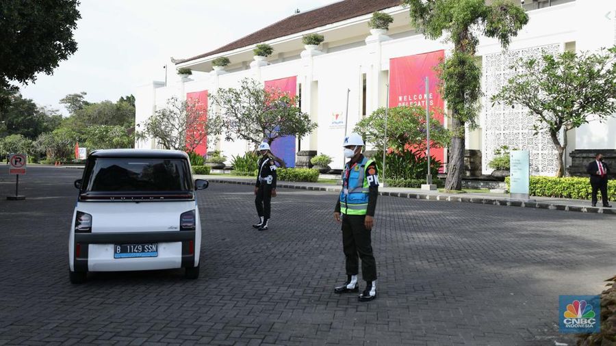 Pengamanan kawasan The Nusa Dua dan sejumlah titik lain di wilayah Bali terus diperketat untuk menjamin keamanan dan kelancaran pelaksanaan agenda pertemuan dalam rangkaian Presidensi G20 Indonesia. (²©²ÊÍøÕ¾/Tri Susilo)