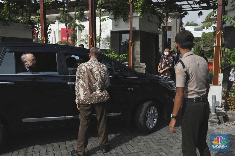 Pengamanan kawasan The Nusa Dua dan sejumlah titik lain di wilayah Bali terus diperketat untuk menjamin keamanan dan kelancaran pelaksanaan agenda pertemuan dalam rangkaian Presidensi G20 Indonesia. Pengamanan kawasan The Nusa Dua dan sejumlah titik lain di wilayah Bali terus diperketat untuk menjamin keamanan dan kelancaran pelaksanaan agenda pertemuan dalam rangkaian Presidensi G20 Indonesia. (CNBC Indonesia/Tri Susilo)
