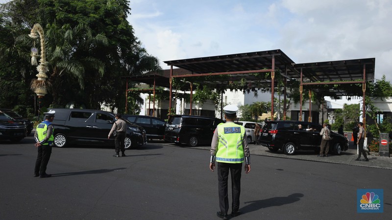 Pengamanan kawasan The Nusa Dua dan sejumlah titik lain di wilayah Bali terus diperketat untuk menjamin keamanan dan kelancaran pelaksanaan agenda pertemuan dalam rangkaian Presidensi G20 Indonesia. Pengamanan kawasan The Nusa Dua dan sejumlah titik lain di wilayah Bali terus diperketat untuk menjamin keamanan dan kelancaran pelaksanaan agenda pertemuan dalam rangkaian Presidensi G20 Indonesia. (CNBC Indonesia/Tri Susilo)