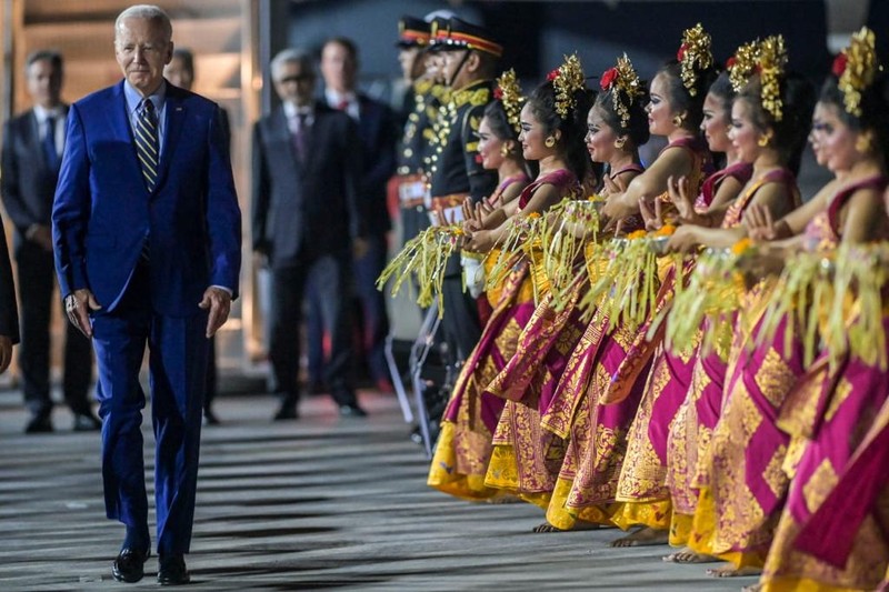 Presiden Amerika Serikat Joe Biden tiba di Bali pada Minggu, (13/11/2022) malam sekitar pukul 21.30 WITA. Presiden Amerika Serikat Joe Biden tiba di Bali pada Minggu, (13/11/2022) malam sekitar pukul 21.30 WITA. (Dok. Laman indonesia.go.id)