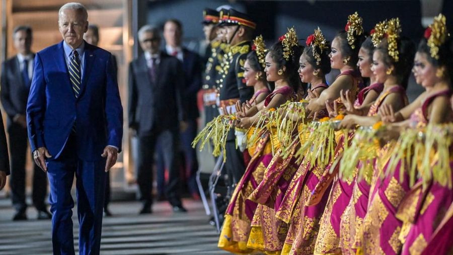 Presiden Amerika Serikat Joe Biden tiba di Bali pada Minggu, (13/11/2022) malam sekitar pukul 21.30 WITA.