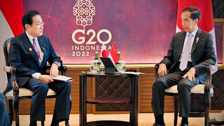 Presiden Joko Widodo melakukan pertemuan bilateral dengan Perdana Menteri (PM) Jepang Fumio Kishida di The Apurva Kempinski Bali, Senin, 14 November 2022. Presiden Jokowi mengajak PM Kishida bersama-sama menyukseskan KTT G20 agar hasilkan deklarasi bersama.  (Laily Rachev - Biro Pers Sekretariat Presiden)