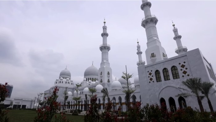 Zakat & Wakaf sebagai Bantalan Ekonomi di Tengah Ketidakpastian Global