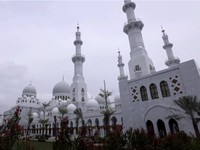 Zakat & Wakaf sebagai Bantalan Ekonomi di Tengah Ketidakpastian Global