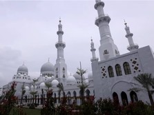 Zakat & Wakaf sebagai Bantalan Ekonomi di Tengah Ketidakpastian Global