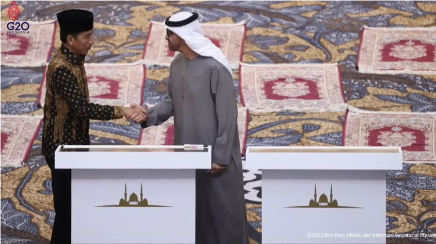 Presiden RI bersama Presiden Uni Emirate Arab Syekh Mohammed bin Zayed bin Sultan Al Nahyan Meresmikan Masjid Raya Sheikh Zayed Solo pada (14/11/2022). (Tangkapan Layar Youtube Sekretariat Presiden)