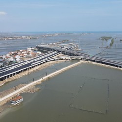 Terima Kasih, Jokowi! Lewat Tol 'Atlantis', Cuma Bayar Segini