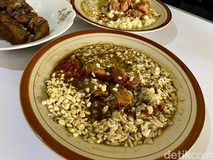 Makan Rawon Legendaris hingga Jajanan Enak di Pasar Populer Malang