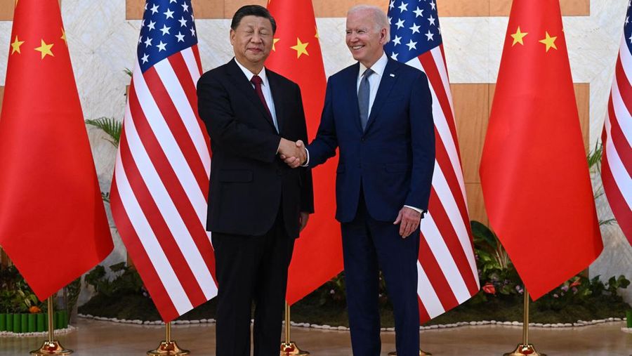 Xi Jinping - Joe Biden TOPSHOT - US President Joe Biden (R) and China's President Xi Jinping (L) shake hands as they meet on the sidelines of the G20 Summit in Nusa Dua on the Indonesian resort island of Bali on November 14, 2022. (Photo by SAUL LOEB / AFP) (Photo by SAUL LOEB/AFP via Getty Images)