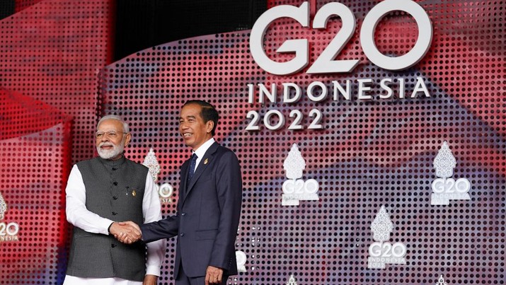 India's Prime Minister Narendra Modi greets Indonesia's President Joko Widodo as he arrives for the G20 leaders' summit in Nusa Dua, Bali, Indonesia, November 15, 2022. REUTERS/Kevin Lamarque/Pool