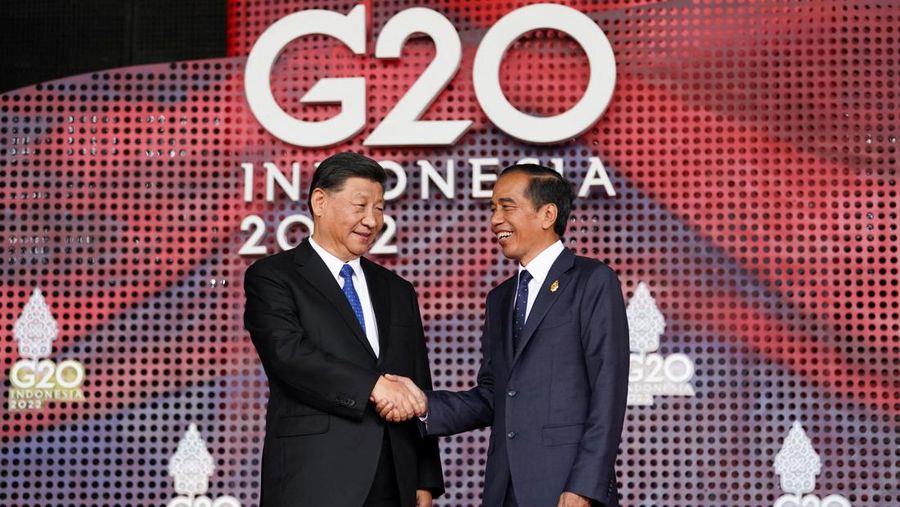 China's President Xi Jinping greets Indonesia's President Joko Widodo as he arrives for the G20 leaders' summit in Nusa Dua, Bali, Indonesia, November 15, 2022. REUTERS/Kevin Lamarque/Pool