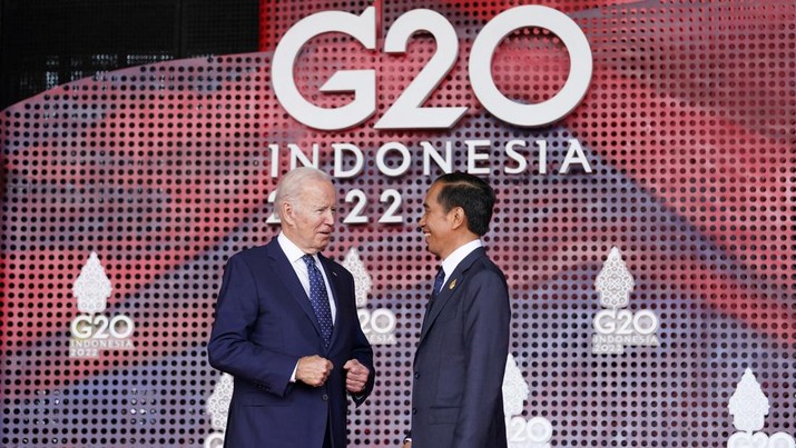 U.S. President Joe Biden greets Indonesia's President Joko Widodo as he arrives for the G20 leaders' summit in Nusa Dua, Bali, Indonesia, November 15, 2022. REUTERS/Kevin Lamarque/Pool