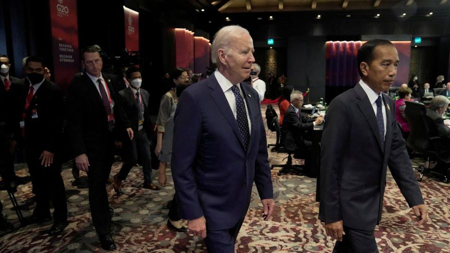U.S. President Joe Biden, left, walks with Indonesia President Joko Widodo during the G20 leaders summit in Nusa Dua, Bali, Indonesia, Tuesday, Nov. 15, 2022.    Dita Alangkara/Pool via REUTERS