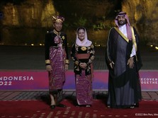 Hadiri Gala Dinner KTT G20, Jokowi Kenakan Baju Adat Bali