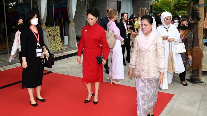 Ibu Iriana Joko Widodo melakukan pertemuan dengan para pendamping pemimpin negara-negara G20. (Foto: Lukas - Biro Pers Sekretariat Presiden)