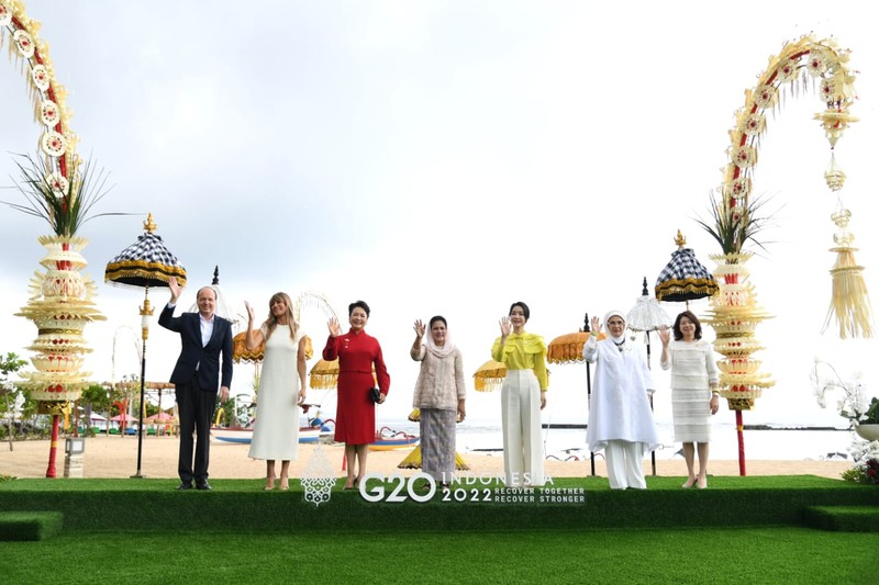 Ibu Iriana Joko Widodo melakukan pertemuan dengan para pendamping pemimpin negara-negara G20. (Foto: Lukas - Biro Pers Sekretariat Presiden)
