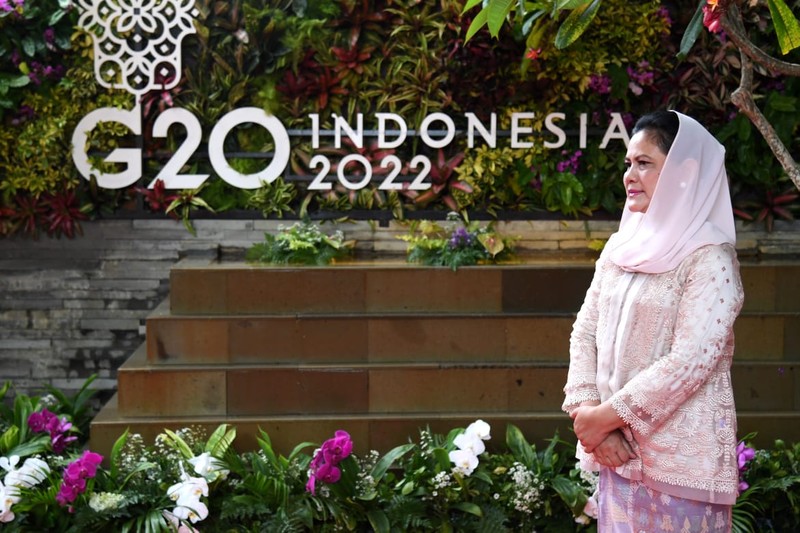 Ibu Iriana Joko Widodo melakukan pertemuan dengan para pendamping pemimpin negara-negara G20. (Foto: Lukas - Biro Pers Sekretariat Presiden)
