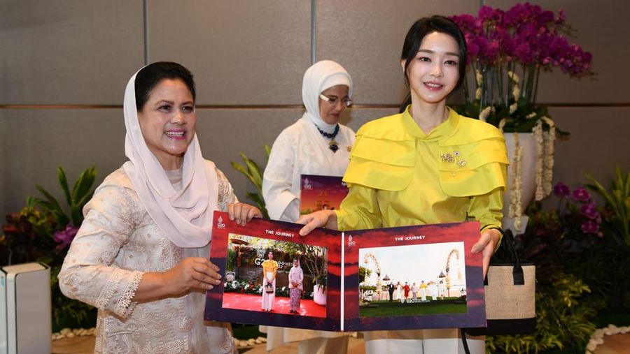 Deretan pesawat tamu negara mulai memenuhi aprone bandara I Gusti Ngurah Rai, Badung, Bali, Selasa (14/11/2022). Sejumlah tamu undangan mulai berdatangan ke Bali menjelang pelaksanaan Konferensi Tingkat Tinggi (KTT) G20.   (վ/Tri Susilo)