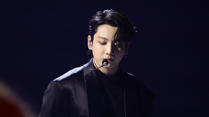 LAS VEGAS, NEVADA - APRIL 03: Jungkook of BTS performs onstage during the 64th Annual GRAMMY Awards at MGM Grand Garden Arena on April 03, 2022 in Las Vegas, Nevada. (Photo by Emma McIntyre/Getty Images for The Recording Academy)