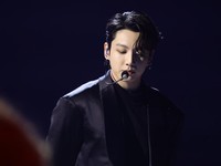 Jungkook BTS LIVE Pamer Celana Dalam CK, Harganya Fantastis