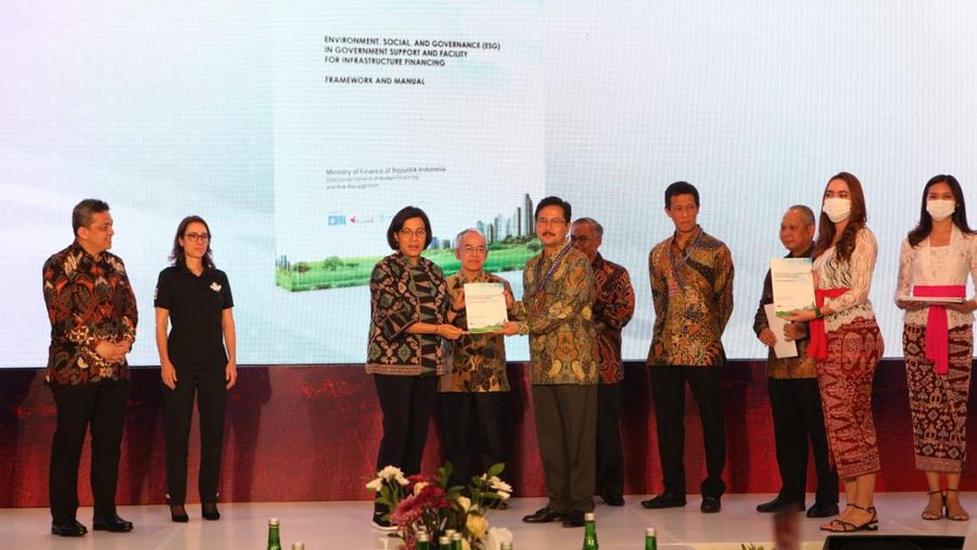 Menteri Keuangan Sri Mulyani saat meluncurkan kerangka kerja dan manual lingkungan sosial dan tata kelola alias ESG. (Dok. Ist)