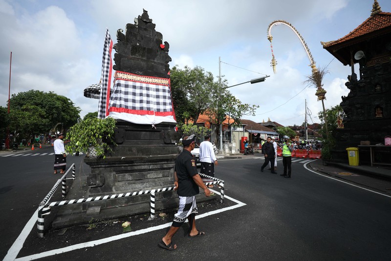Pecalang turut mengamankan rangkaian kegiatan KTT G20 di Nusa Dua Bali, Selasa (15/11/2022). (Cnbc Indonesia/Tri Susilo) Pecalang turut mengamankan rangkaian kegiatan KTT G20 di Nusa Dua Bali, Selasa (15/11/2022). (Cnbc Indonesia/Tri Susilo)
