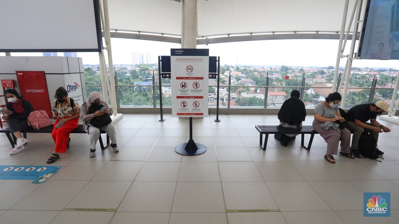 PT MRT Jakarta (Perseroda) melakukan perubahan kebijakan waktu operasional yang berlaku mulai Selasa, (15/11/2022). PT MRT Jakarta (Perseroda) melakukan perubahan kebijakan waktu operasional yang berlaku mulai Selasa, (15/11/2022). (CNBC Indonesia/Andrean Kristianto)