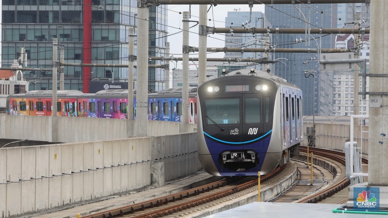 PT MRT Jakarta (Perseroda) melakukan perubahan kebijakan waktu operasional yang berlaku mulai Selasa, (15/11/2022). PT MRT Jakarta (Perseroda) melakukan perubahan kebijakan waktu operasional yang berlaku mulai Selasa, (15/11/2022). (CNBC Indonesia/Andrean Kristianto)