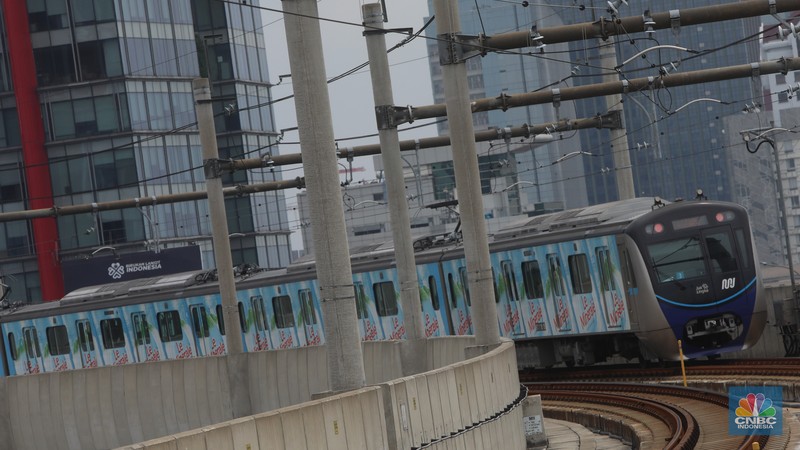 PT MRT Jakarta (Perseroda) melakukan perubahan kebijakan waktu operasional yang berlaku mulai Selasa, (15/11/2022). PT MRT Jakarta (Perseroda) melakukan perubahan kebijakan waktu operasional yang berlaku mulai Selasa, (15/11/2022). (CNBC Indonesia/Andrean Kristianto)