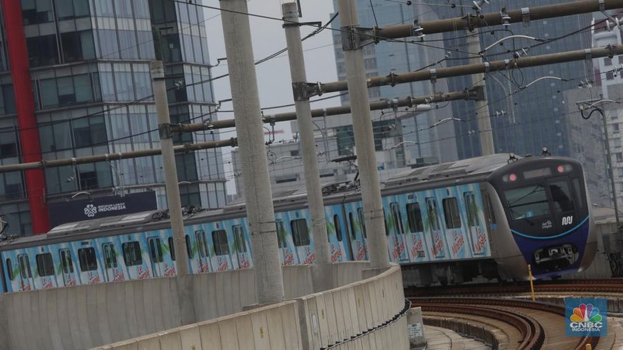 PT MRT Jakarta (Perseroda) melakukan perubahan kebijakan waktu operasional yang berlaku mulai Selasa, (15/11/2022). (CNBC Indonesia/Andrean Kristianto)