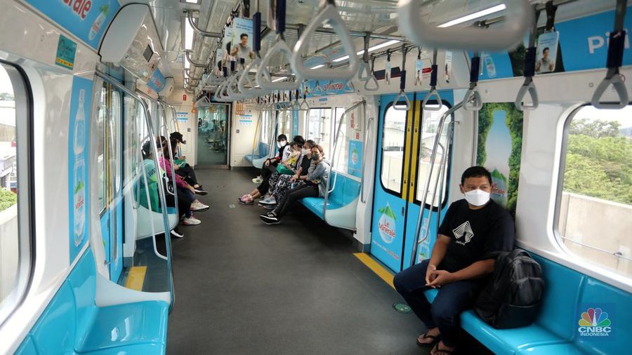 PT MRT Jakarta (Perseroda) melakukan perubahan kebijakan waktu operasional yang berlaku mulai Selasa, (15/11/2022). (վ/Andrean Kristianto)