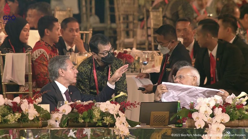 Gala Makan Malam Dalam Konferensi Tingkat Tinggi (KTT) G20. Gala Makan Malam Dalam Konferensi Tingkat Tinggi (KTT) G20. (Tangkapan Layar Youtube Sekretariat Presiden)