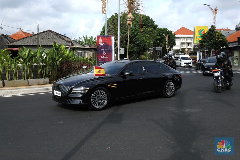 Pemerintah Indonesia telah menyediakan mobil khusus untuk transportasi tamu penting tersebut. Kendati demikian, beberapa pemimpin negera memilih untuk memakai mobil sendiri. Pemerintah Indonesia telah menyediakan mobil khusus untuk transportasi tamu penting tersebut. Kendati demikian, beberapa pemimpin negera memilih untuk memakai mobil sendiri. (CNBC Indonesia/Tri Susilo)