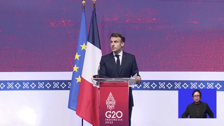 Emmanuel Macron Presiden Prancis Melakukan Konferensi Pers (Tangkapan Layar Youtube Kemkominfo TV)