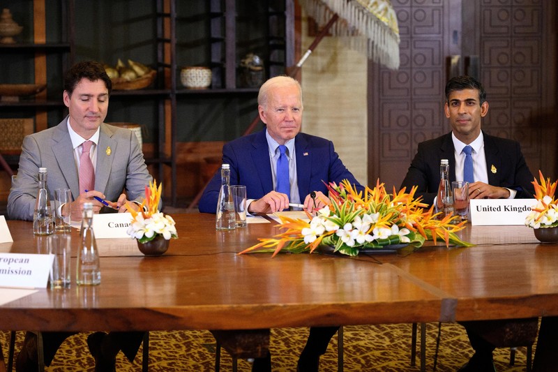UKRAINE-CRISIS/POLAND-BLAST-BIDEN European Commission President Ursula von der Leyen, Italy's Prime Minister Giorgia Meloni, Germany's Chancellor Olaf Scholz, France's President Emmanuel Macron, Canada's Prime Minister Justin Trudeau, U.S. President Joe Biden, British Prime Minister Rishi Sunak, Spain's Prime Minister Pedro Sanchez, Netherland's Prime Minister Mark Rutte, Japanese Prime Minister Fumio Kishida, U.S. Secretary of State Anthony Blinken and European Council President Charles Michel attend an emergency meeting of global leaders after an alleged Russian missile blast in Poland, in Bali, Indonesia, November 16, 2022. REUTERS/Kevin Lamarque